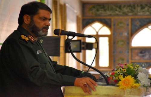 اگر دشمن بخواهد به خیمه‌گاه امام انقلاب نزدیک شود باید از سپاه بگذرد